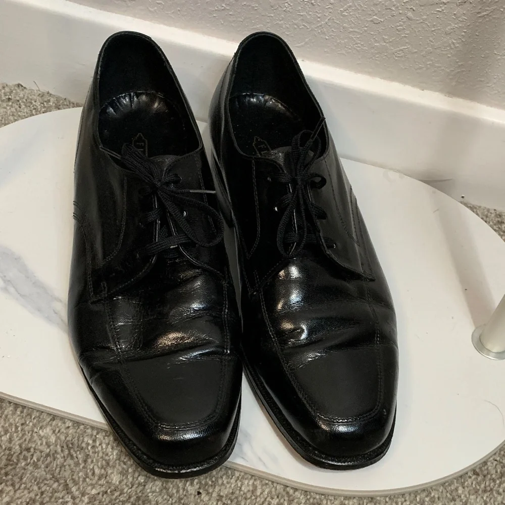 Florsheim‎ Classic Black Leather Oxfords